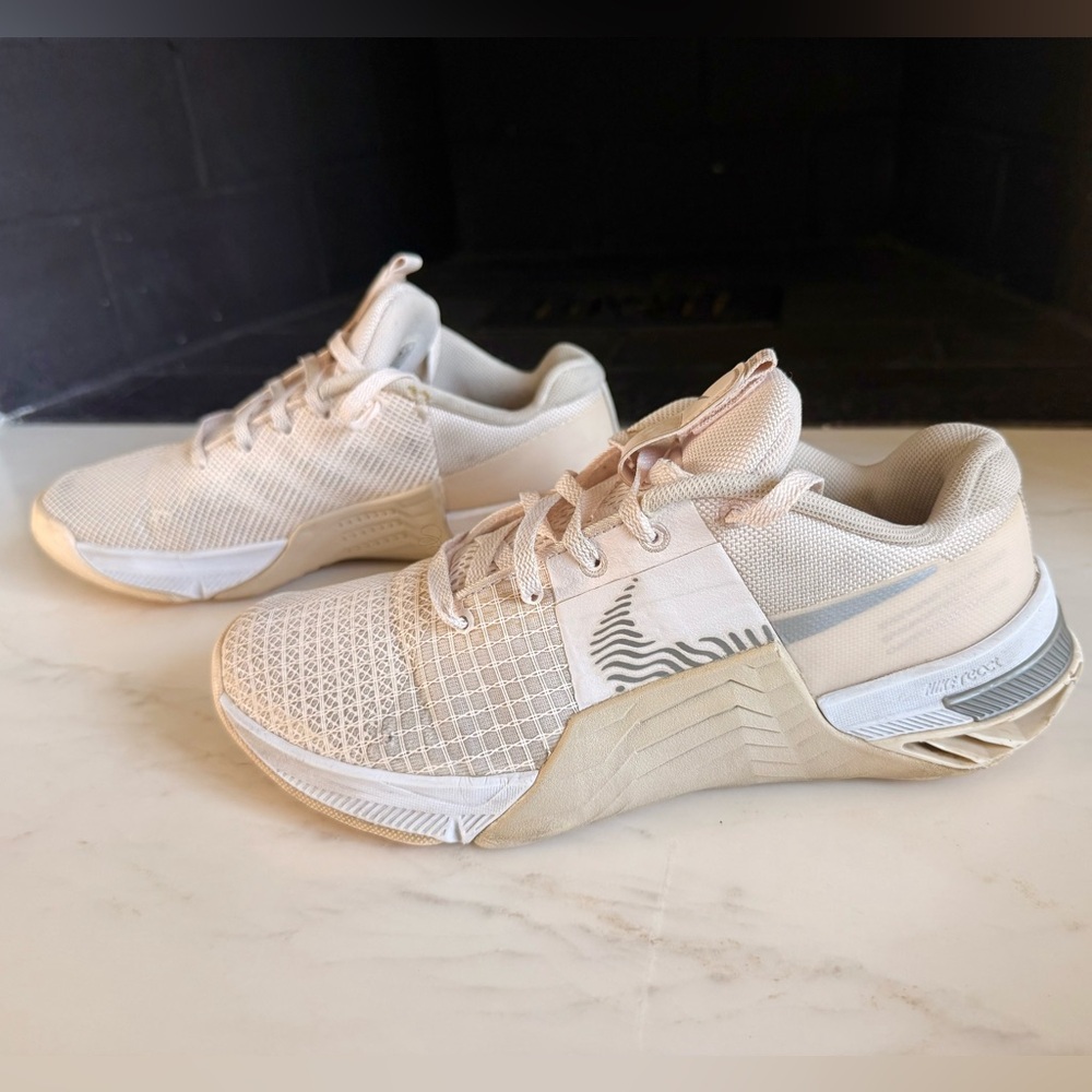 Nike Metcon 8 Women's Training Sneakers athletic Shoes Pink Size 8 CrossFit Gym - Picture 2 of 15